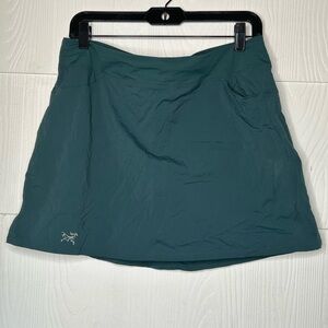Arc'teryx Women  Skirt Size Large.